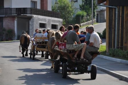 KNOBLEHARJEVO 2012 - Otvoritev ceste in pločnika do osnovne šole Frana Metelka 42